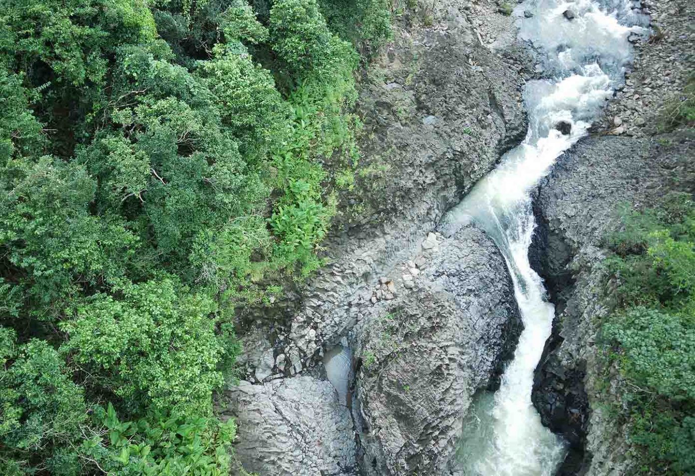 Vực Hòm Waterfall leads the vote “Top 7 magical waterfalls”